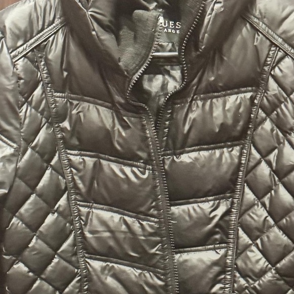 Guess black jacket 3 pockets small hold on INSIDE pocket only size MEDIUM - Picture 3 of 6